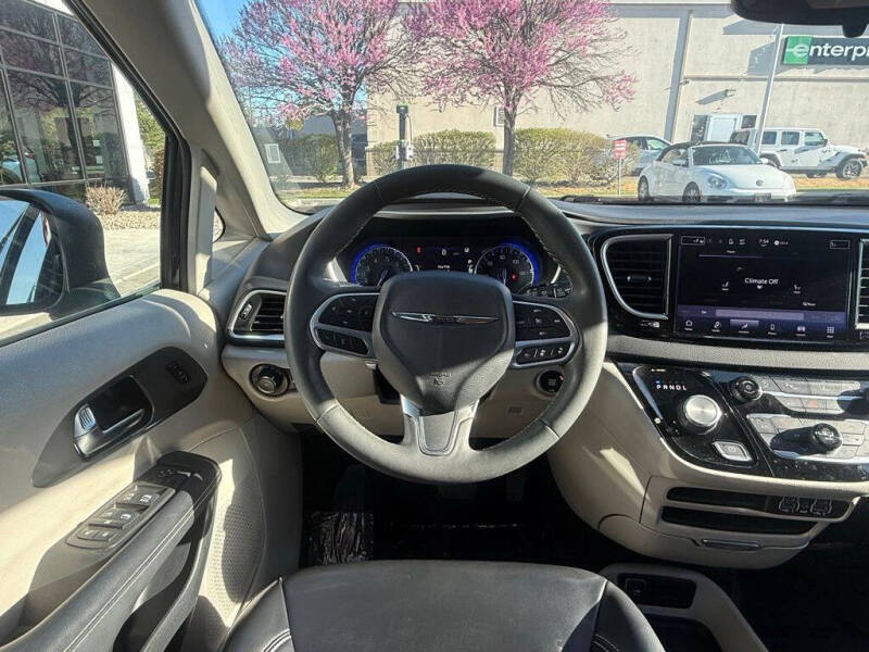2023 Chrysler Pacifica Touring L