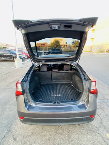 2022 Toyota Prius LE