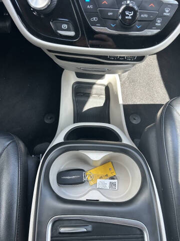 2022 Chrysler Pacifica Touring L