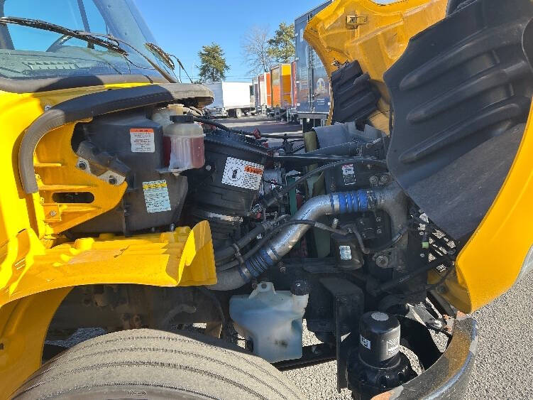 2019 Freightliner M2 106