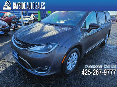 2018 Chrysler Pacifica for sale at BAYSIDE AUTO SALES in Everett WA