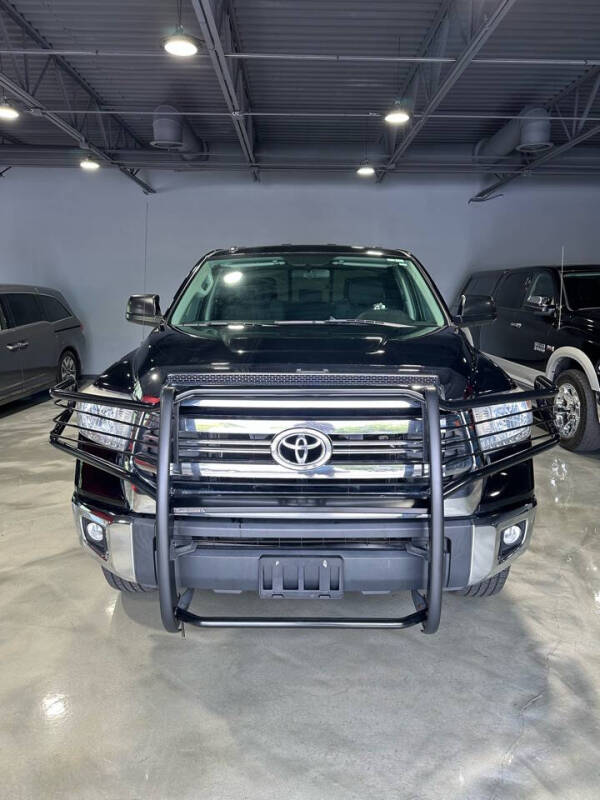 2016 Toyota Tundra SR5 photo 2