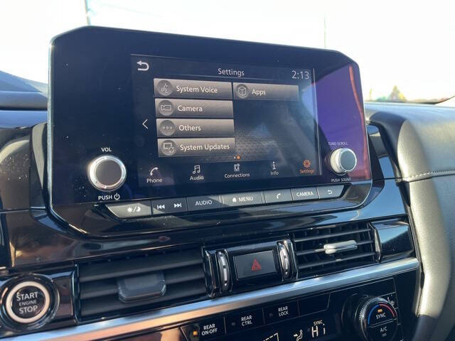 2024 Nissan Pathfinder SV