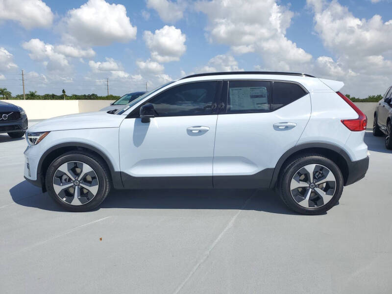 2026 Volvo XC40 B5 Plus
