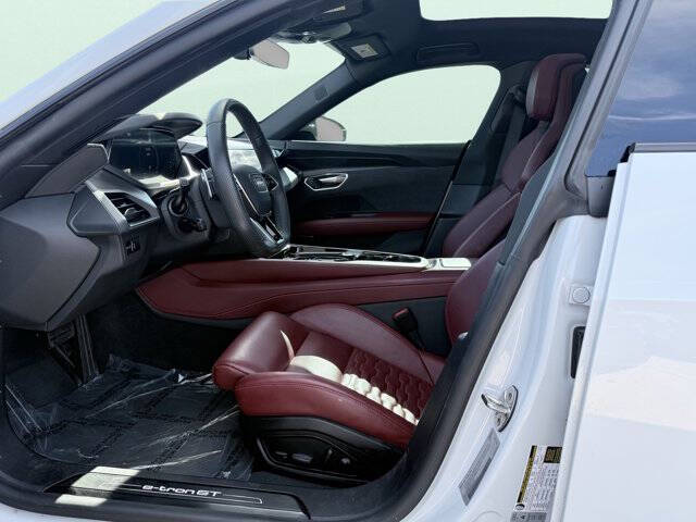 2024 Audi e-tron GT quattro Premium Plus