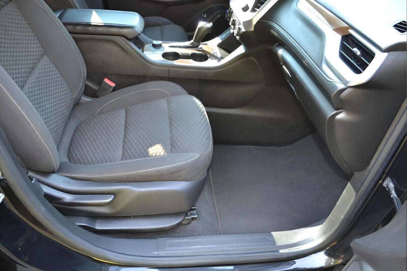 2017 GMC Acadia SLE-2