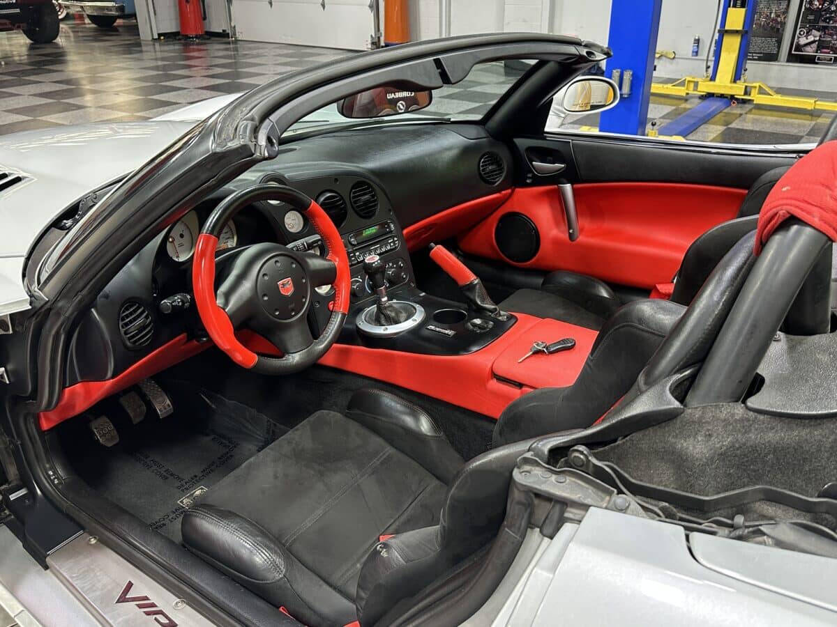 2005 Dodge Viper 11