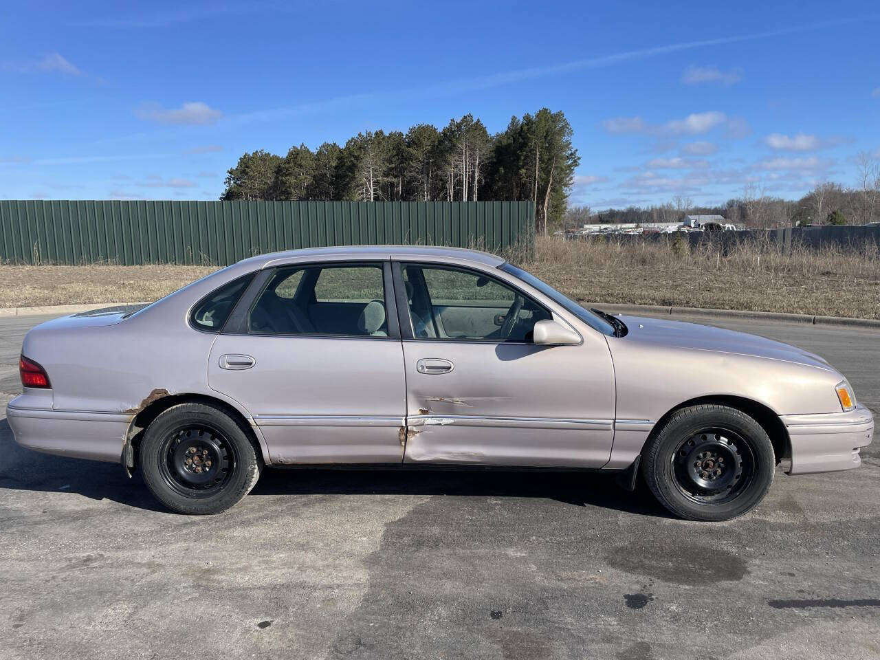 1998 Toyota Avalon for sale at Twin Cities Auctions in Elk River, MN