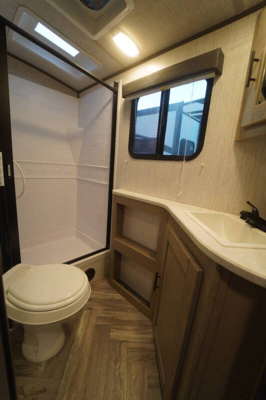 2021 Cruiser RV shadow  Cruiser