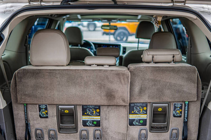 2017 Toyota Sienna XLE 8-Passenger
