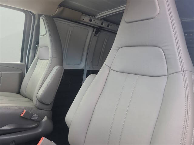 2025 Chevrolet Express 2500