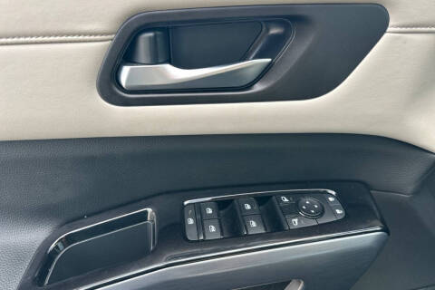 2022 Nissan Pathfinder SL