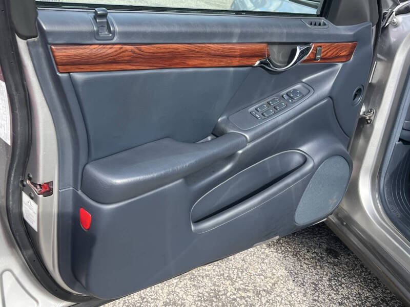 2004 Cadillac Professional CH