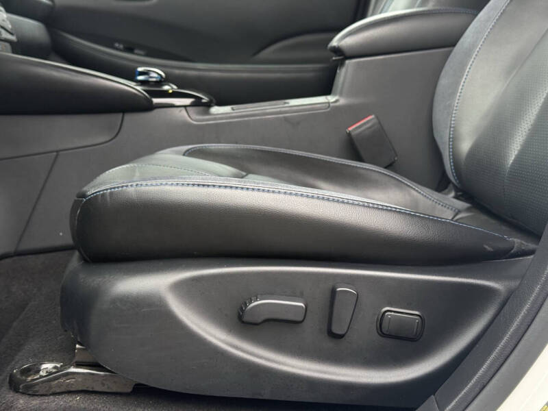 2022 Nissan LEAF SL PLUS