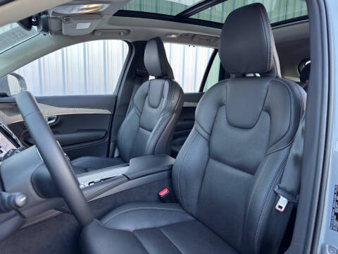 2024 Volvo XC90 Recharge T8 Ultimate Bright Theme 7P