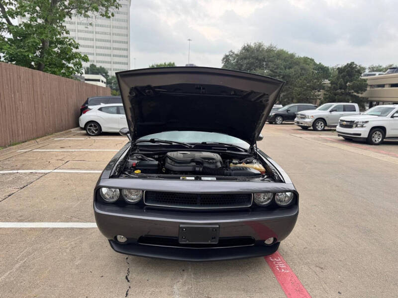 2014 Dodge Challenger SXT Plus