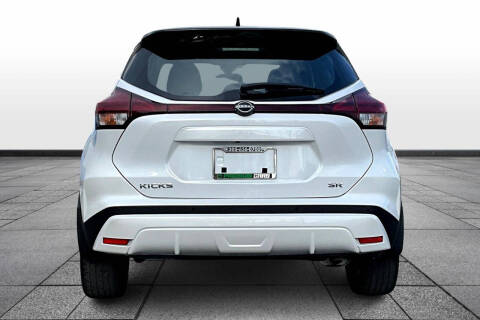 2022 Nissan Kicks SR