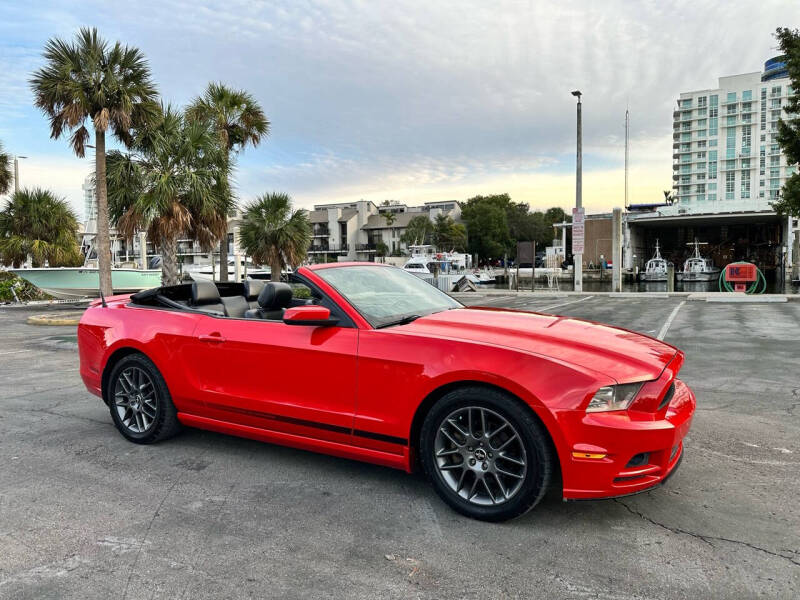 2013 Ford Mustang V6 Premium photo 16