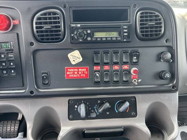 2010 Freightliner M2 106