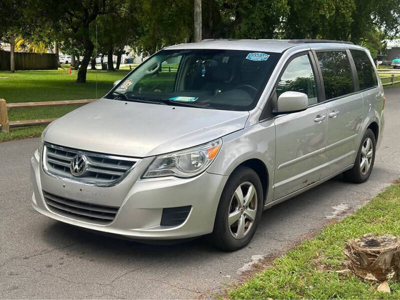 2011 Volkswagen Routan SE