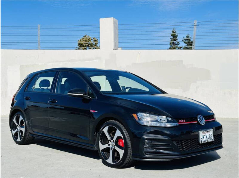 2019 Volkswagen Golf GTI SE photo 3