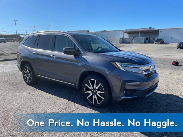 2019 Honda Pilot Touring w/Rear Captain's Chairs