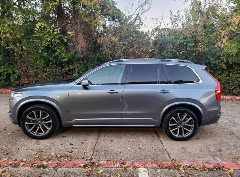2017 Volvo XC90 T6 Momentum