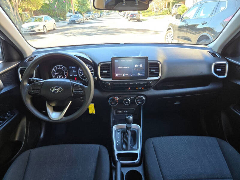 2022 Hyundai Venue SE