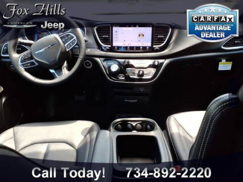 2026 Chrysler Pacifica Select