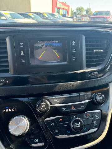 2017 Chrysler Pacifica LX