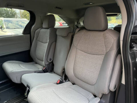 2021 Toyota Sienna LE 8-Passenger