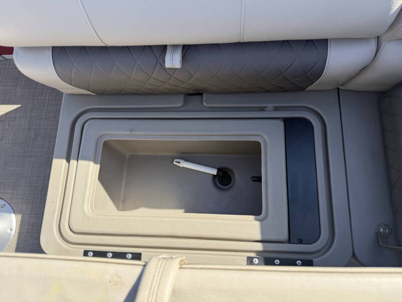 2021 Sun Tracker 20 DLX