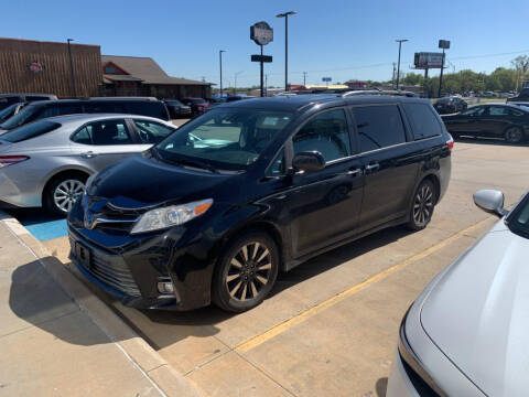 2018 Toyota Sienna for sale at HONDA DE MUSKOGEE in Muskogee OK