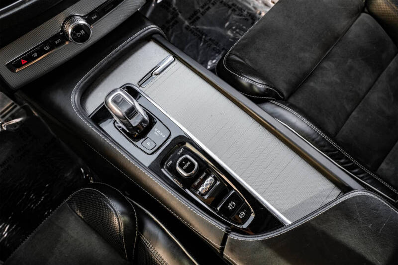 2016 Volvo XC90 T8 eAWD R-Design