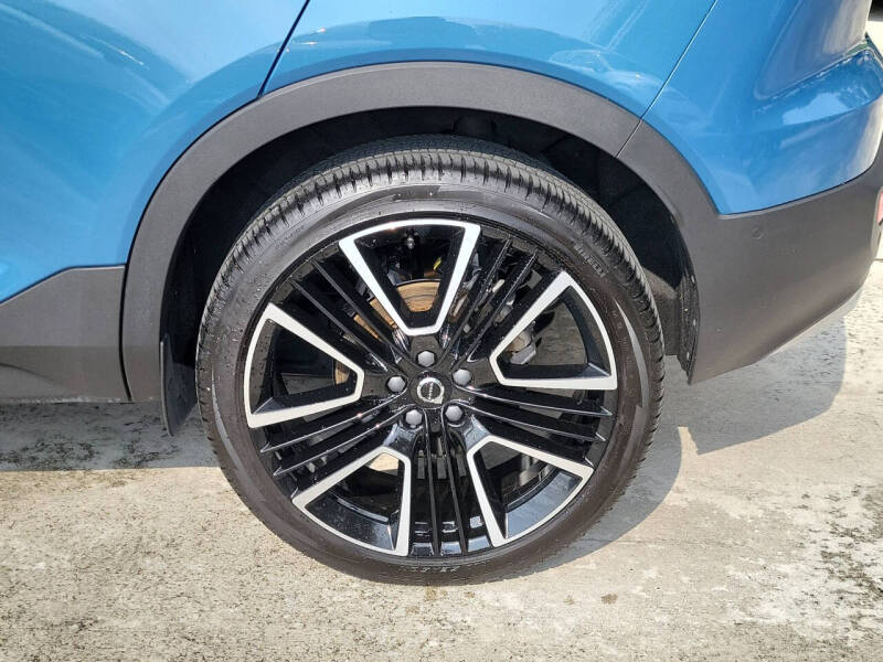 2024 Volvo XC40 B5 Ultimate Bright Theme