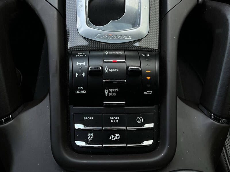 2016 Porsche Cayenne GTS