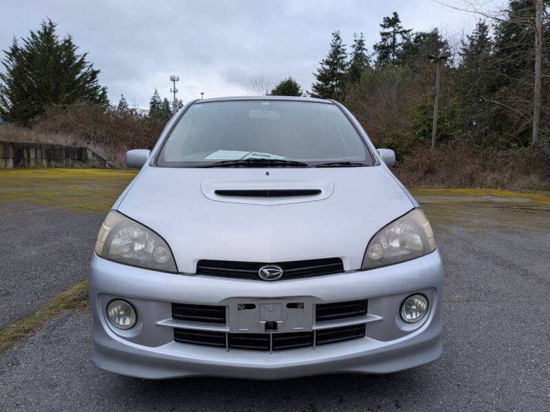 2000 Daihatsu YRV