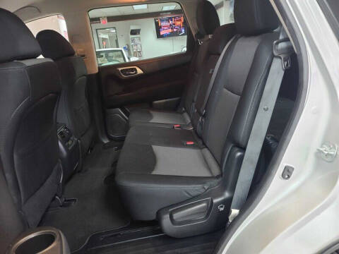 2017 Nissan Pathfinder SV