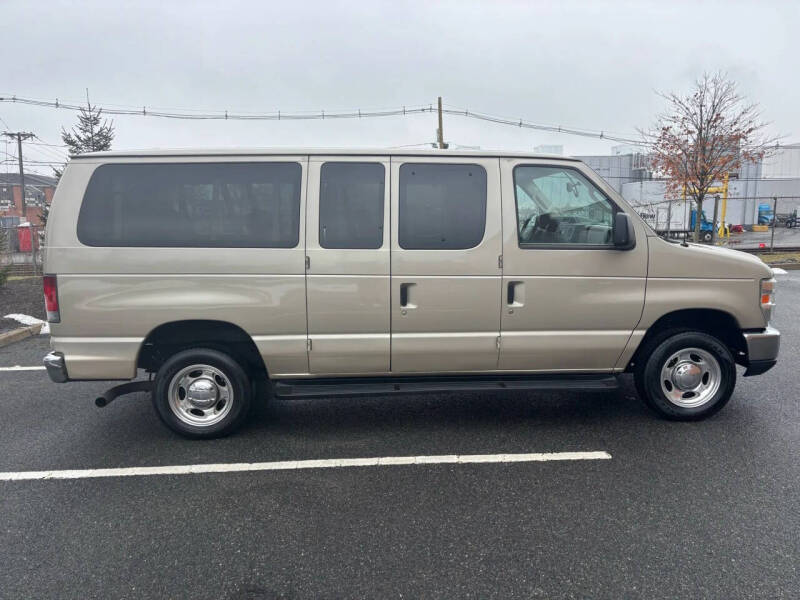 2013 Ford E-Series E-350 SD XLT