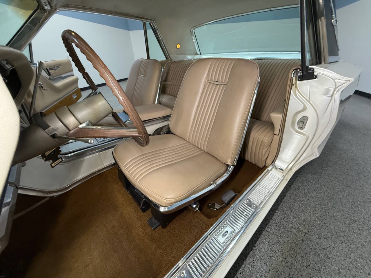 1964 Ford Thunderbird 23