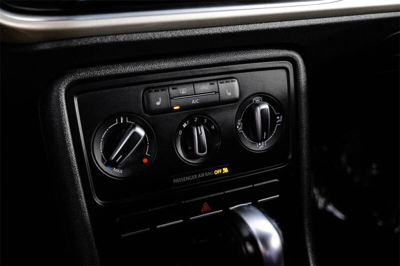 2016 Volkswagen Beetle 1.8T SE