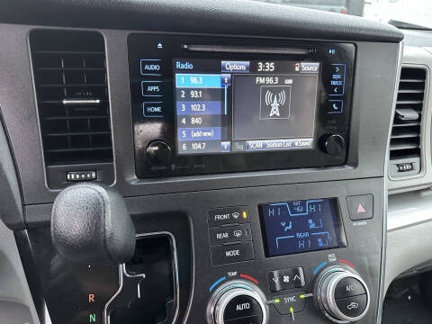 2017 Toyota Sienna LE 8-Passenger