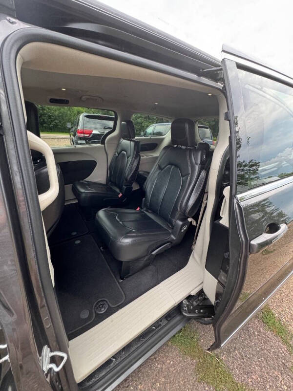 2017 Chrysler Pacifica Touring-L