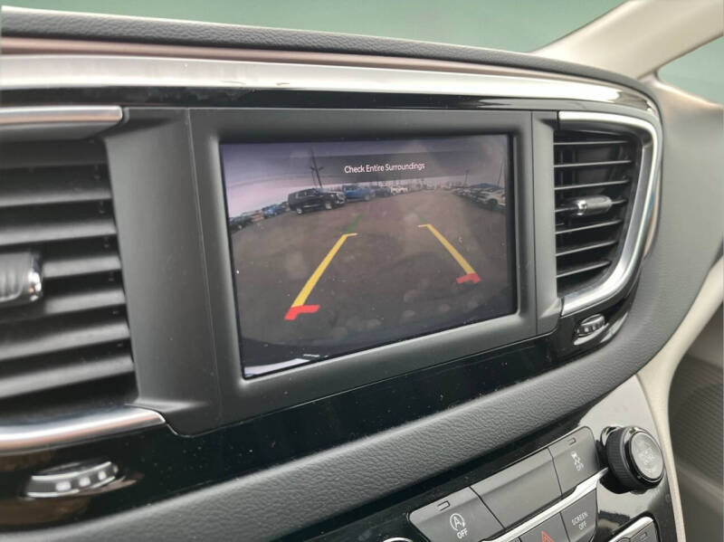 2023 Chrysler Voyager LX