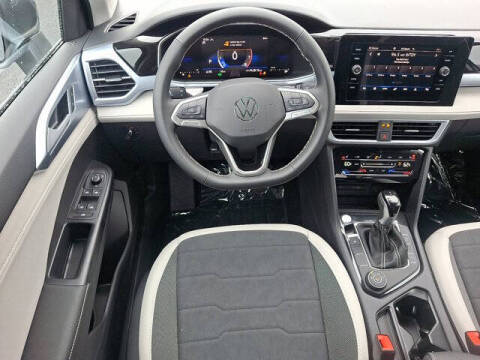 2025 Volkswagen Taos SE 4Motion