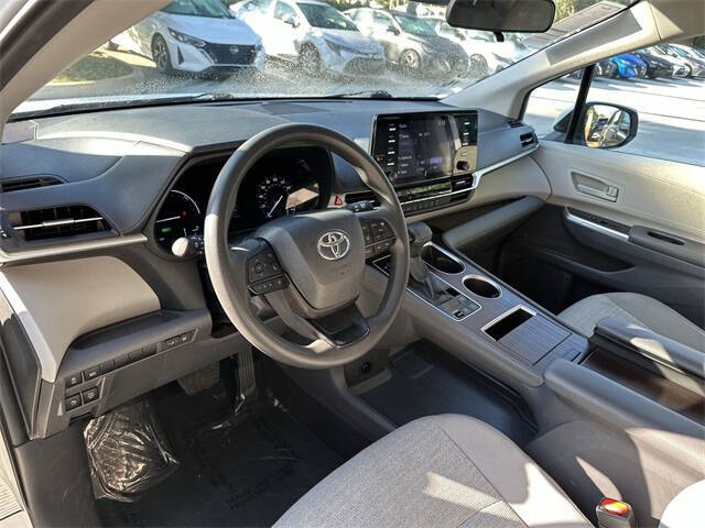 2024 Toyota Sienna LE 8-Passenger