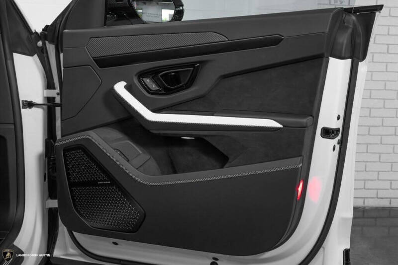 2025 Lamborghini Urus SE