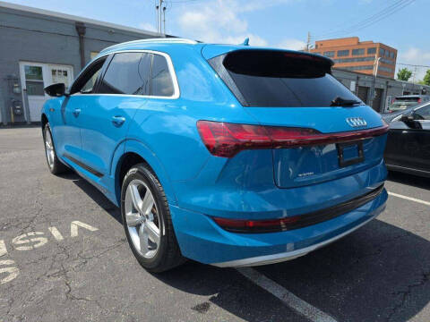 2019 Audi e-tron quattro Premium Plus