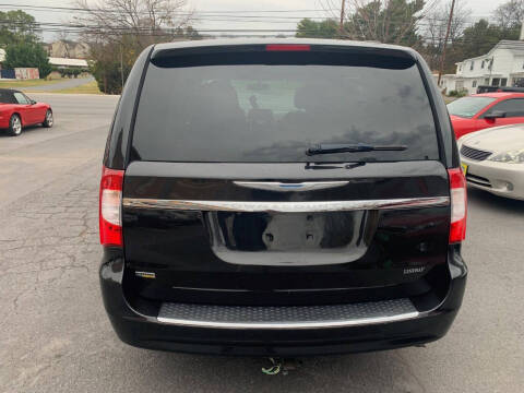 2016 Chrysler Town and Country Touring
