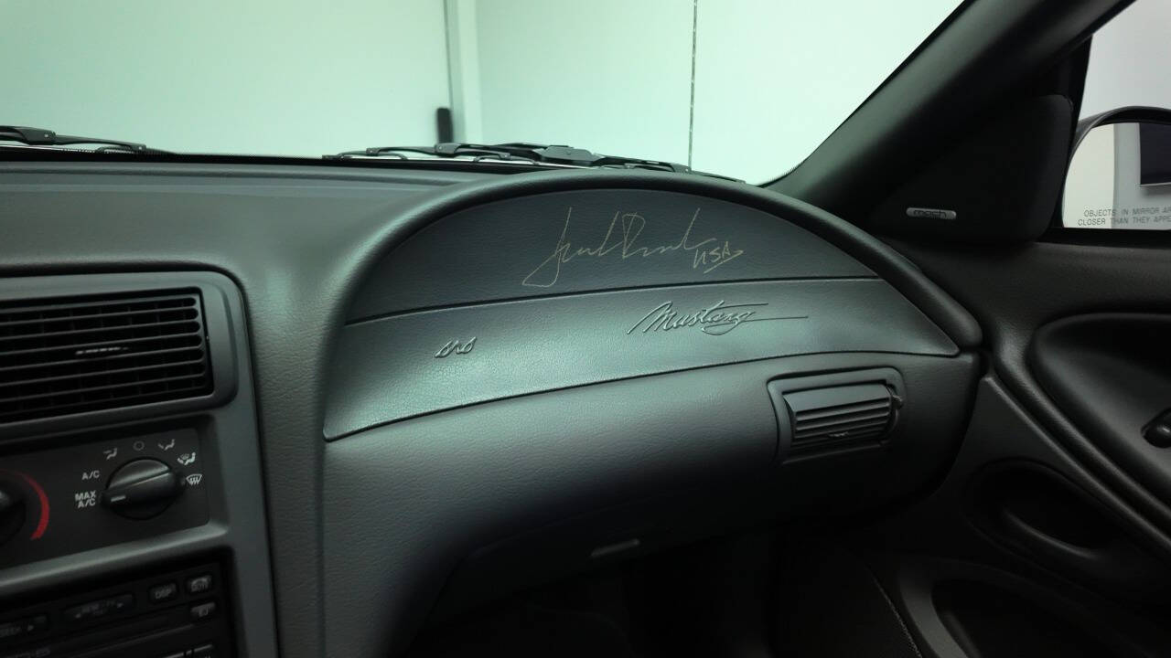 2004 Ford Mustang 45